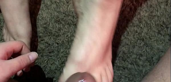  I cum all over my GF pretty feet and pink toes.